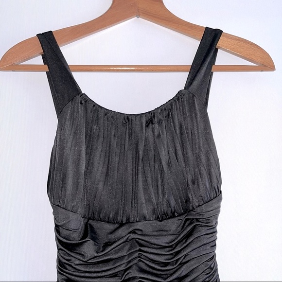 le chateau, sexy open back dress top, rouched fabric detail, open back. - Picture 2 of 5